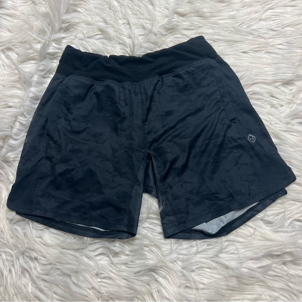 Tasc camo lined active shorts